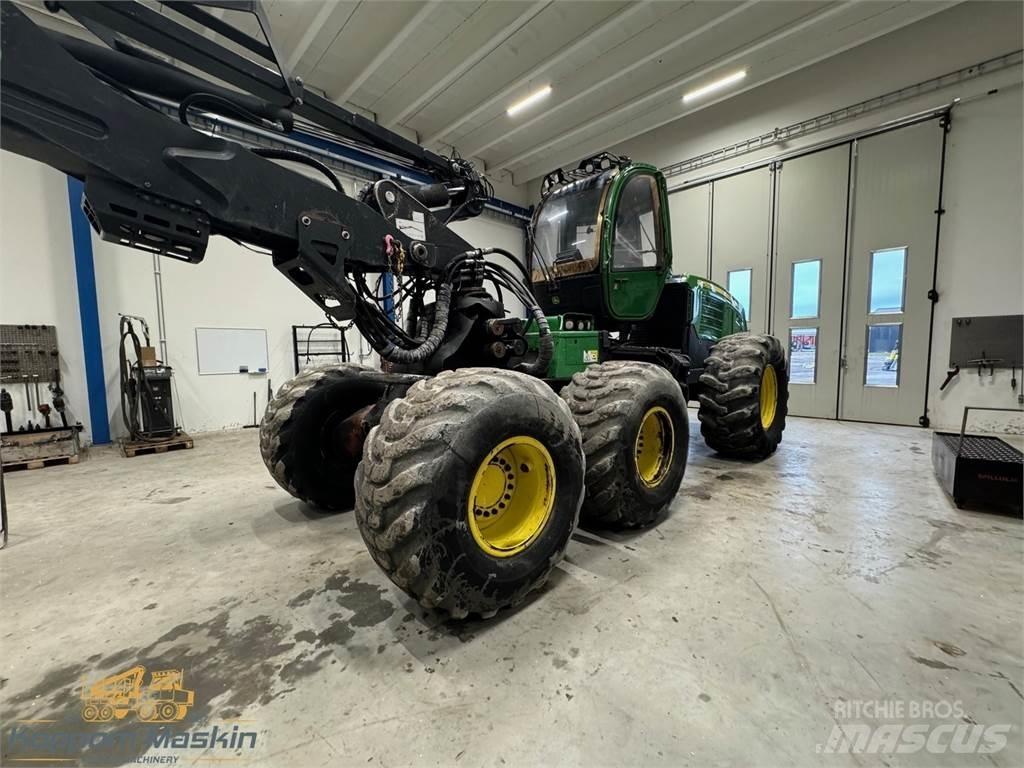 John Deere 1470E Harvester