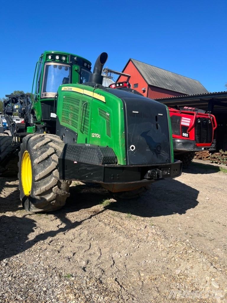 John Deere 1270 G Harvester