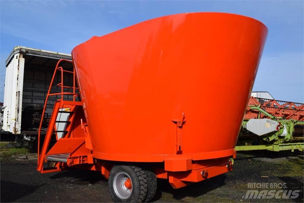 Omas California 18 Futtermischwagen