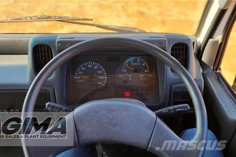 Nissan UD40 Andere Fahrzeuge