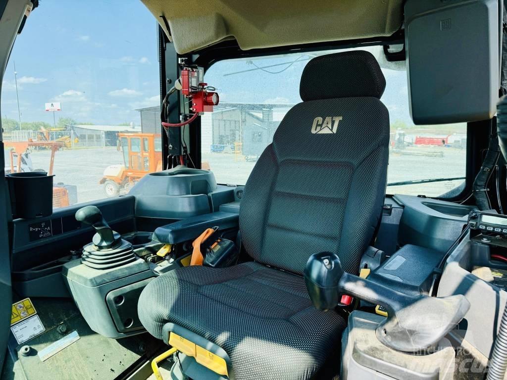 CAT D 7 Bulldozer