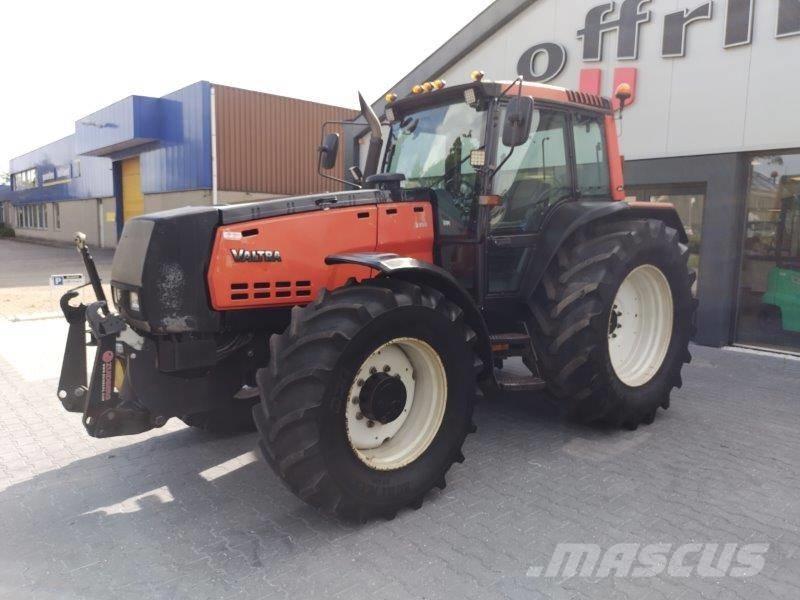 Valtra 8400 Traktoren
