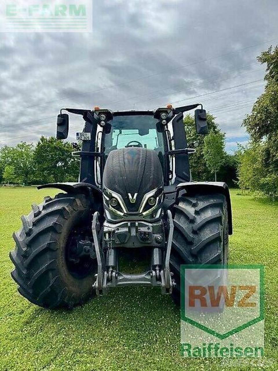 Valtra q305 Traktoren