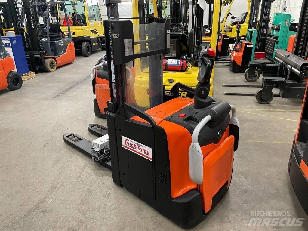 Toyota SPE200D Deichselstapler