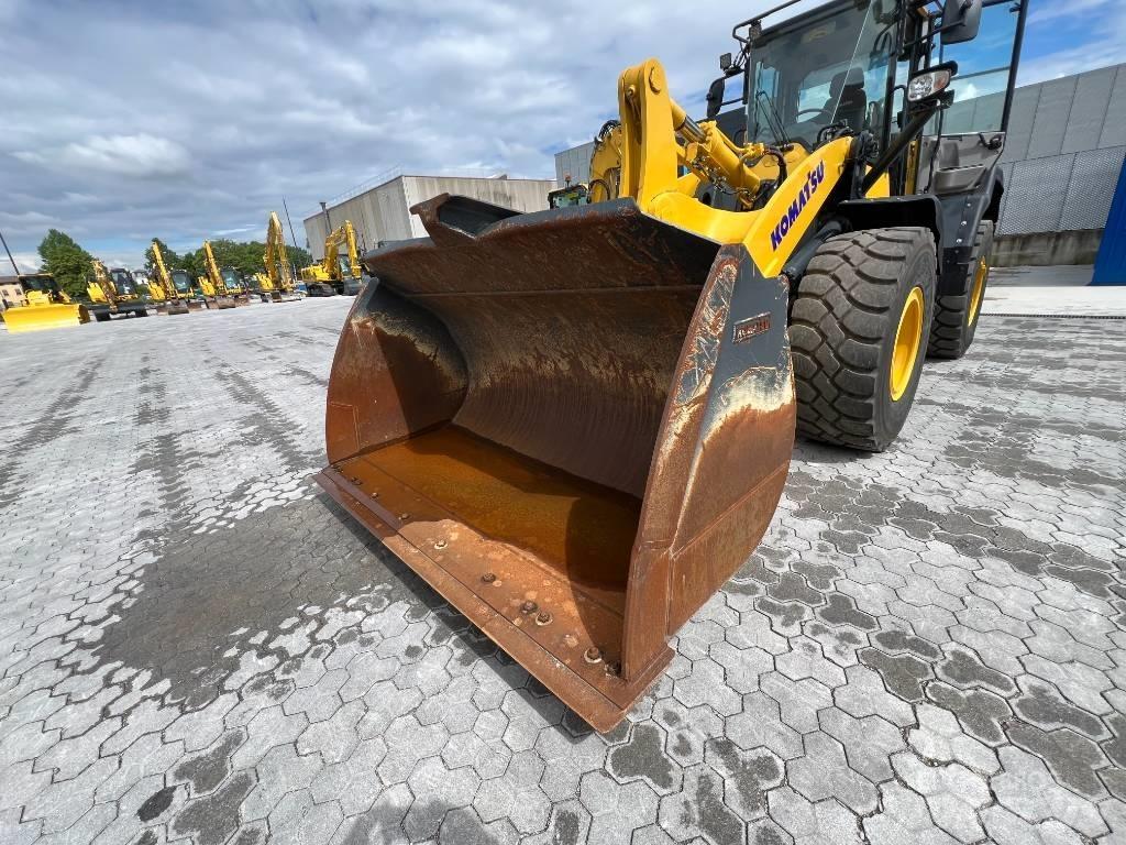 Komatsu WA320-7 Radlader