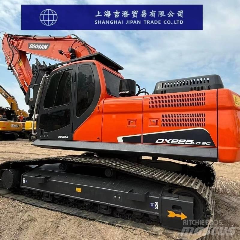Doosan DX 225 Raupenbagger