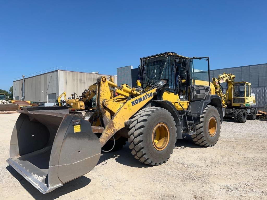 Komatsu WA 270-8 Radlader