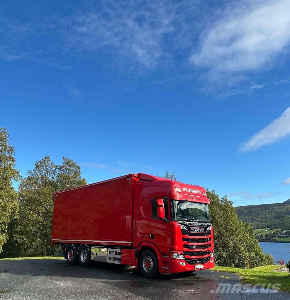 Scania R 590 Kleinholztransporter