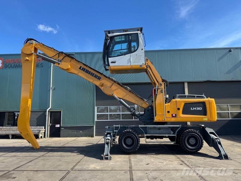 Liebherr LH 30 M Materialumschlag