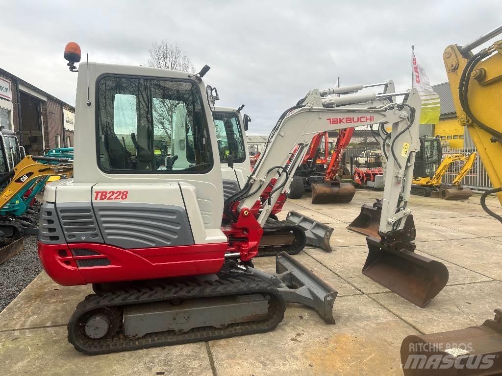 Takeuchi TB228 Minibagger < 7t