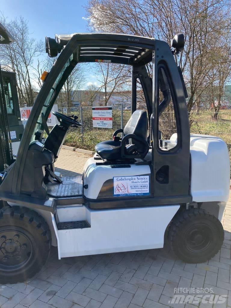 Nissan YG1D2A32Q Dieselstapler