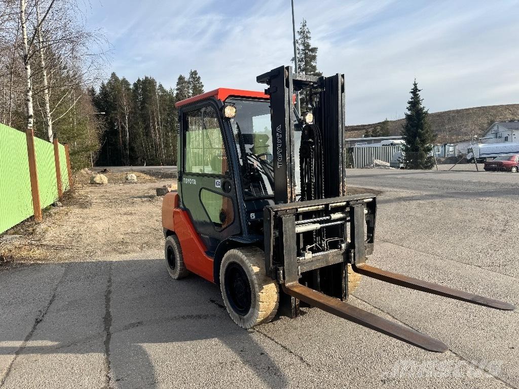 Toyota 02-8 FDF 30 Dieselstapler