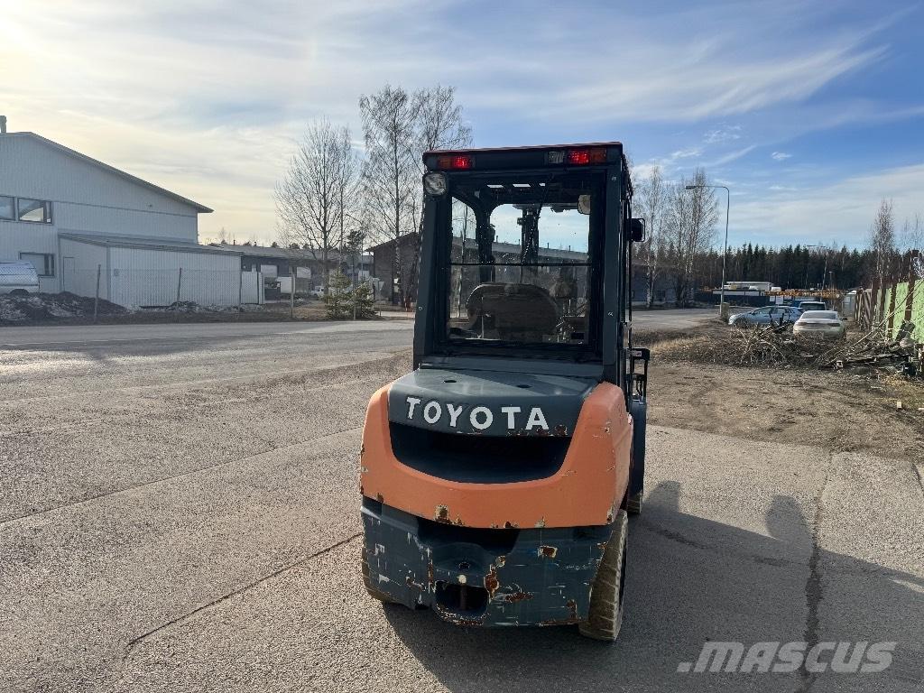 Toyota 02-8 FDF 30 Dieselstapler
