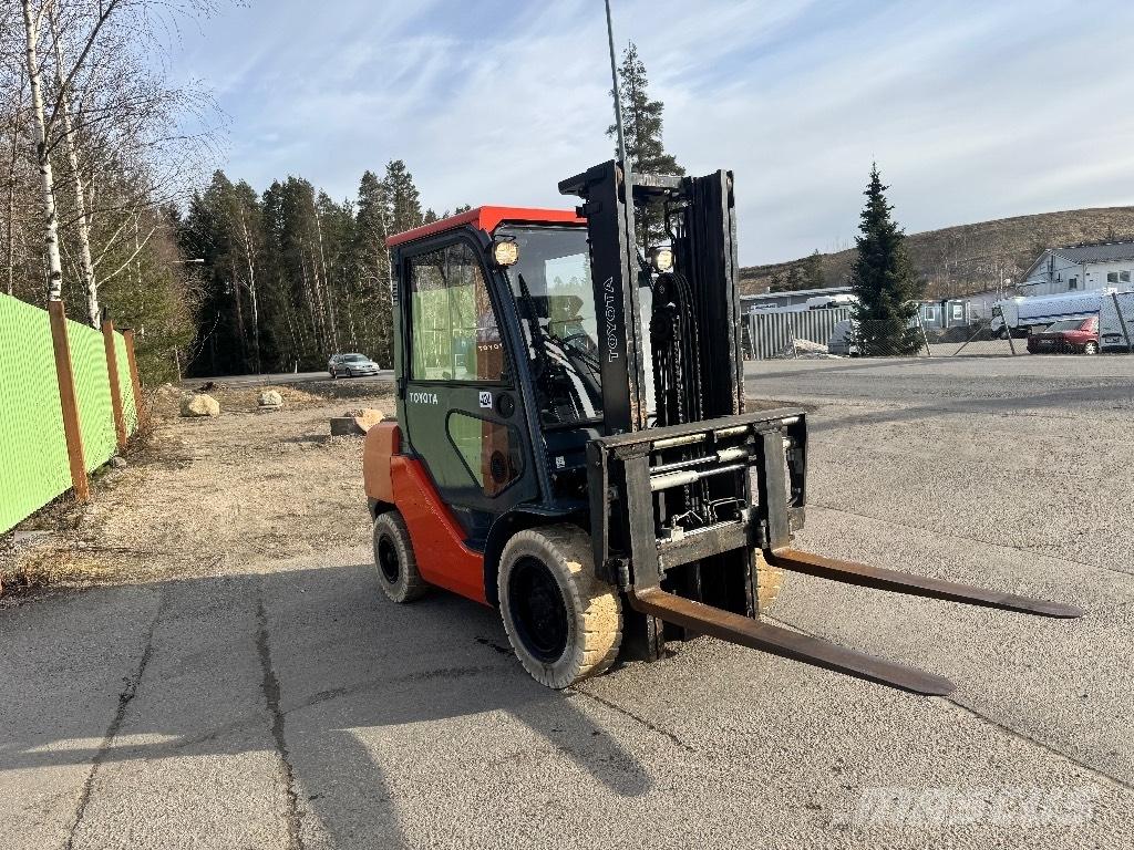 Toyota 02-8 FDF 30 Dieselstapler
