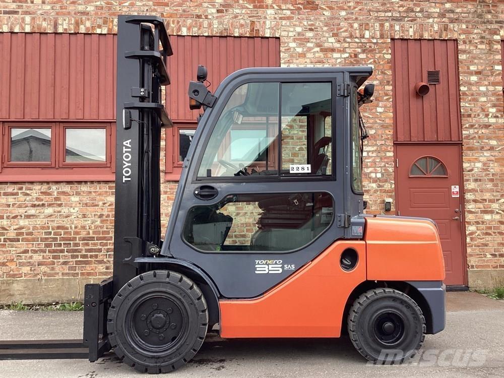 Toyota 8FDJF35 Dieselstapler