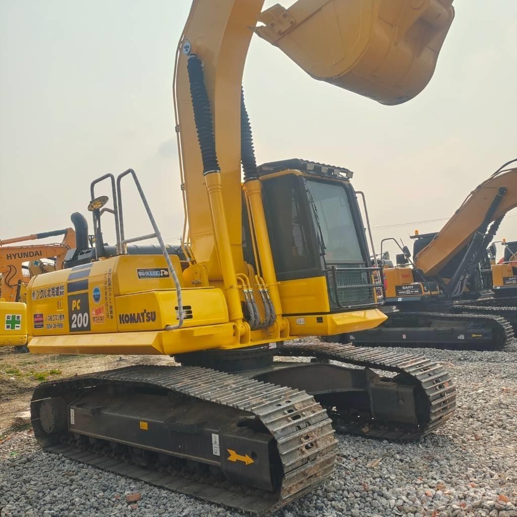 Komatsu PC200-8 Raupenbagger