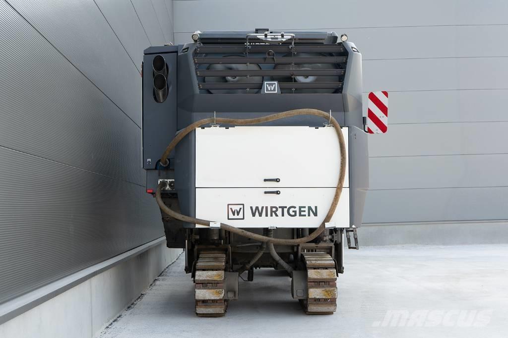 Wirtgen W 220 FI Asphaltfräsen