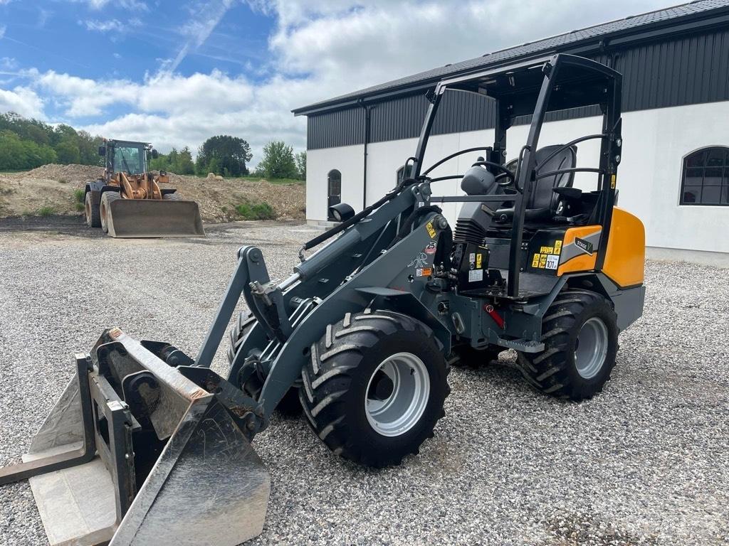 GiANT G2700 Extra Minilader