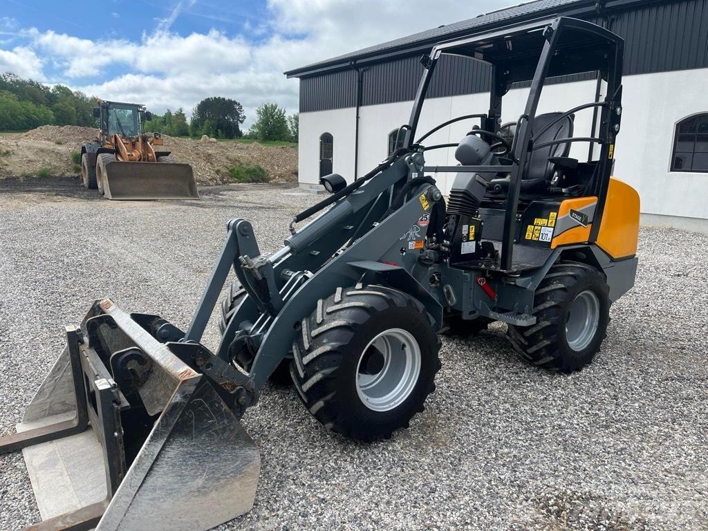 GiANT G2700 Extra Minilader