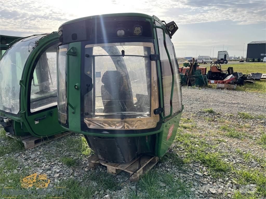John Deere 1010E Kabinen