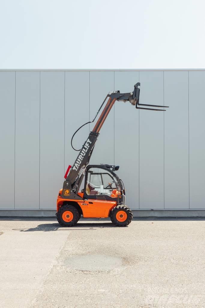 Ausa T 144 H Teleskoplader
