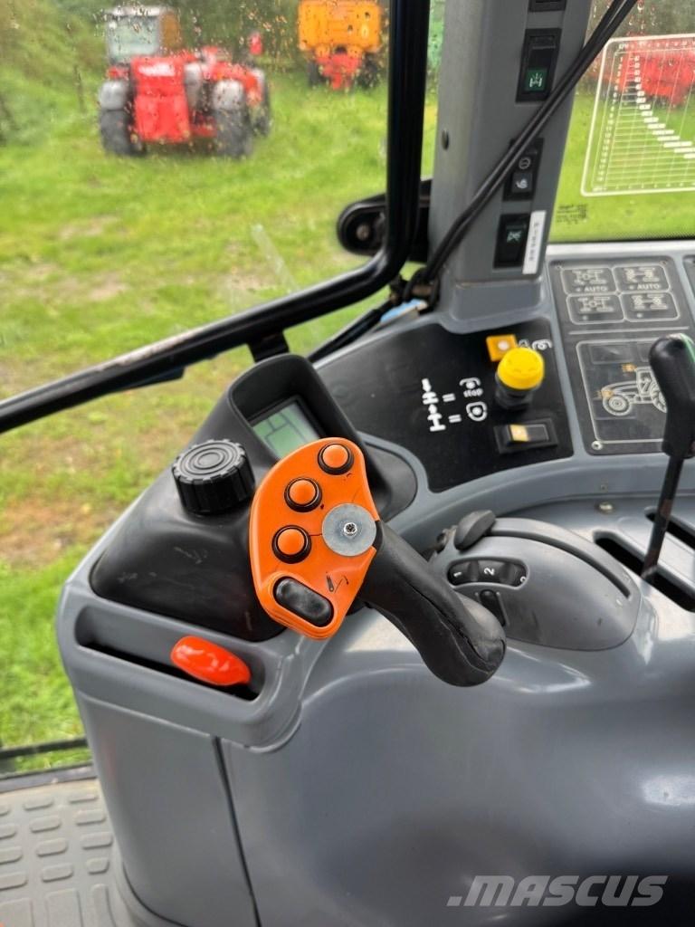 New Holland TM 175 Traktoren