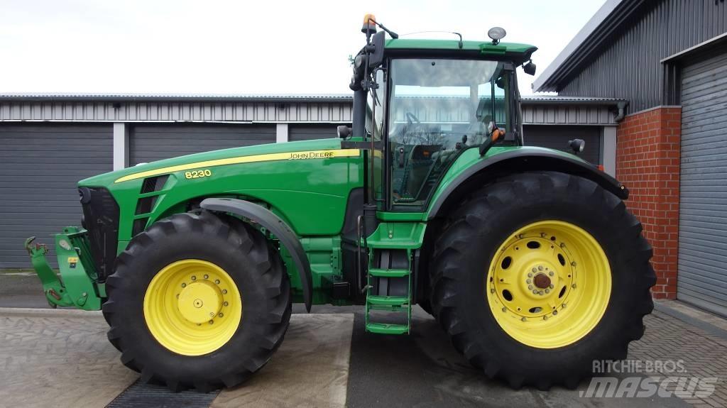John Deere 8230 ILS Traktoren