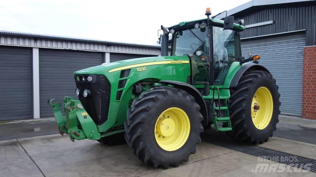 John Deere 8230 ILS Traktoren
