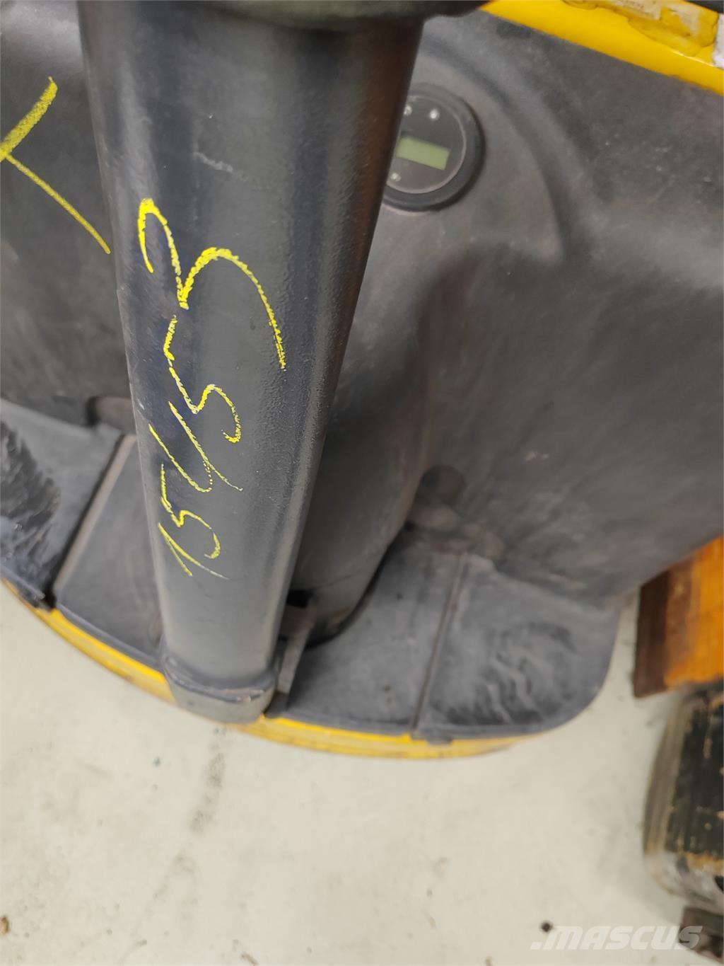 OM TL 18 Deichselstapler