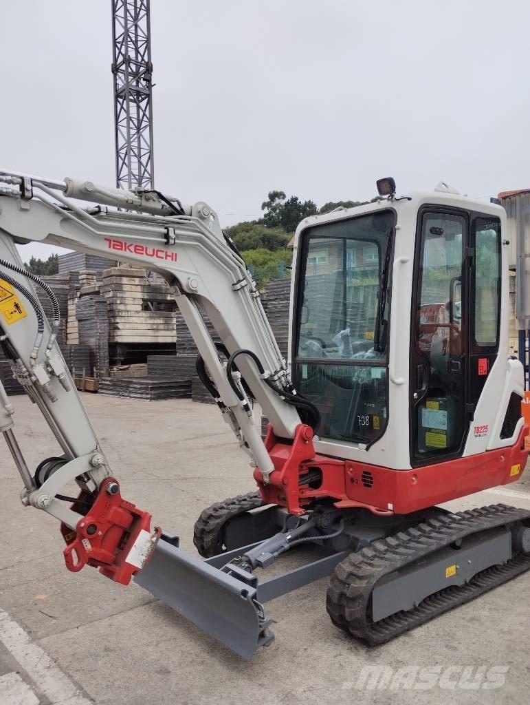 Takeuchi TB 225 Minibagger < 7t