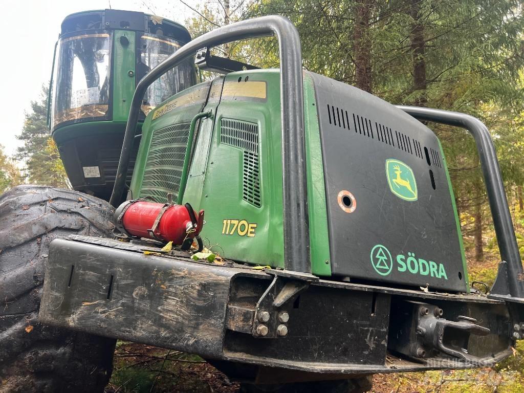 John Deere 1170 E Harvester