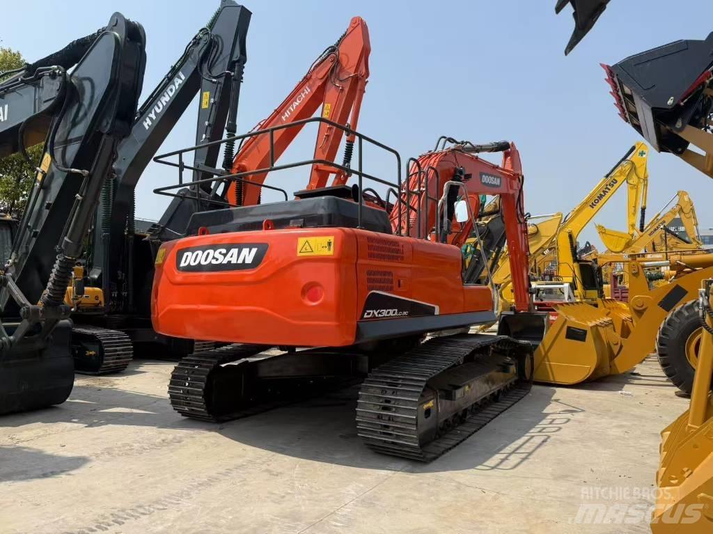 Doosan DX 300 LC Raupenbagger