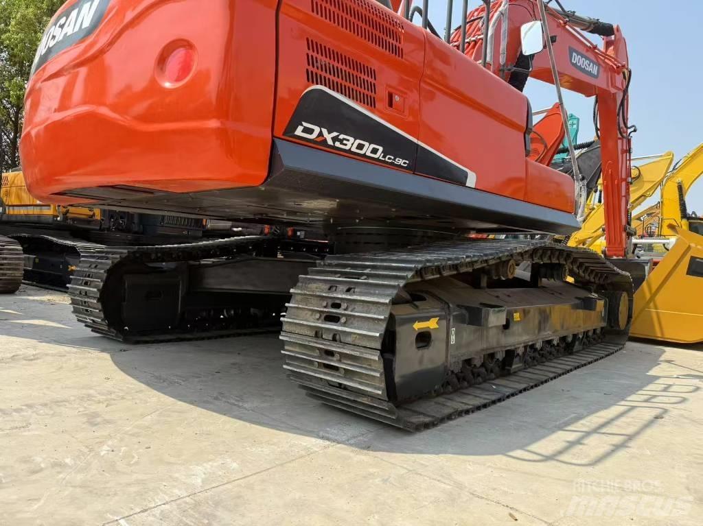 Doosan DX 300 LC Raupenbagger