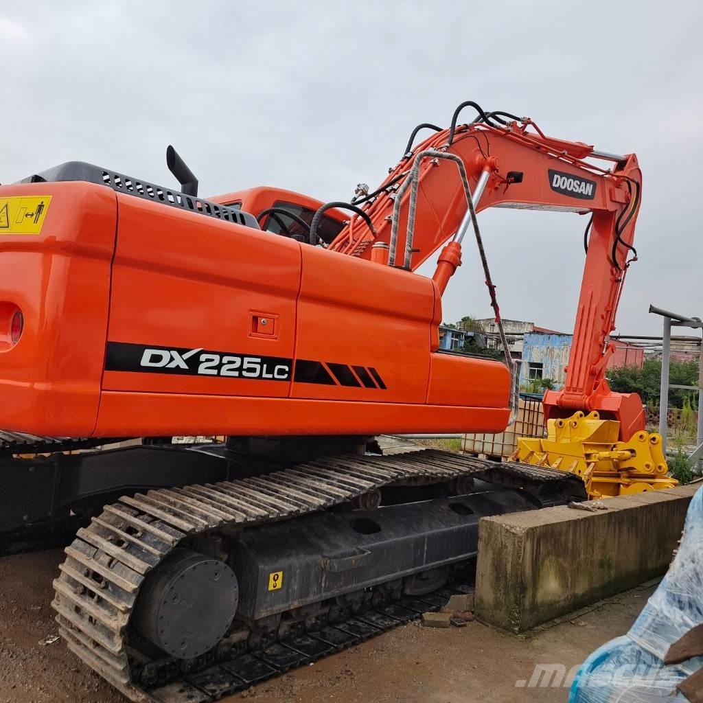 Doosan DX 225 LC Raupenbagger