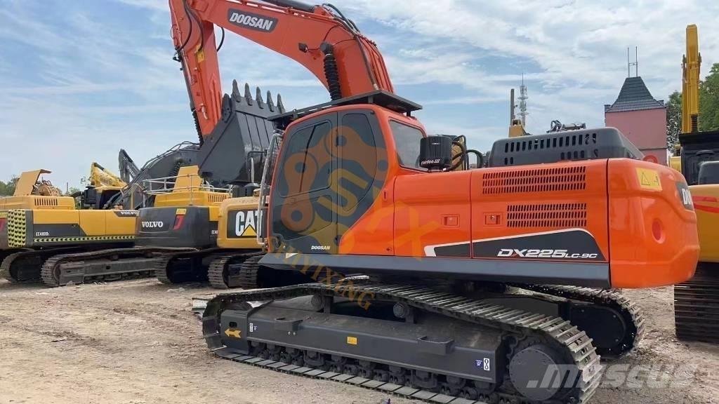 Doosan DX 225 LC Raupenbagger