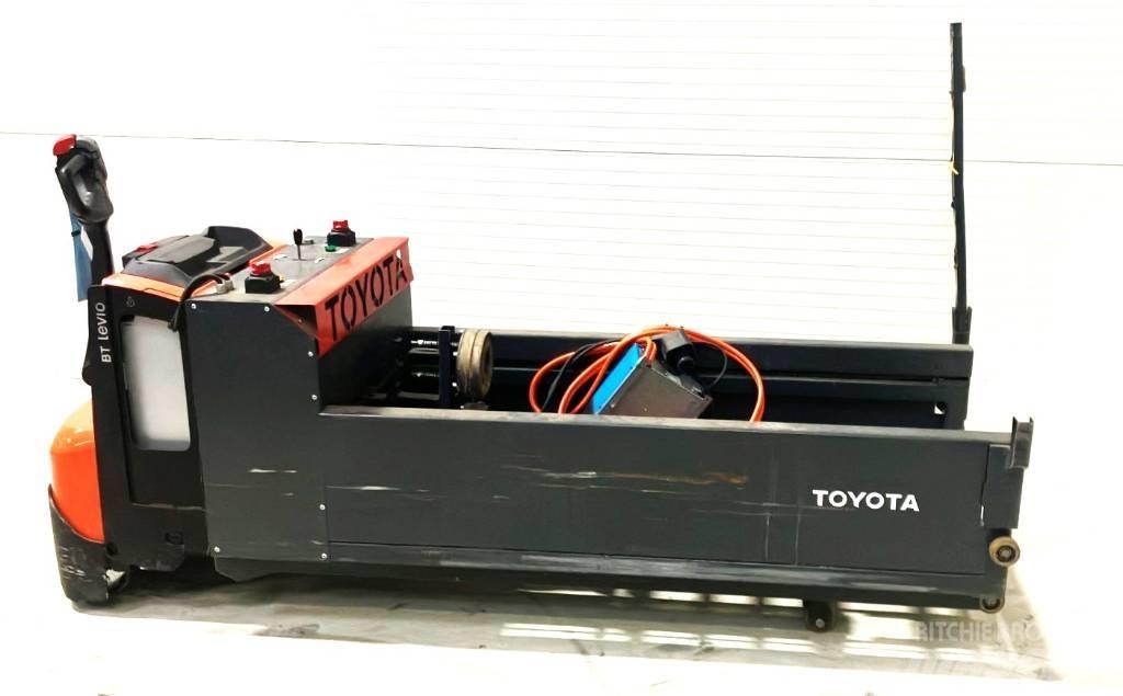 Toyota LWE200 + tugger Handhubwagen