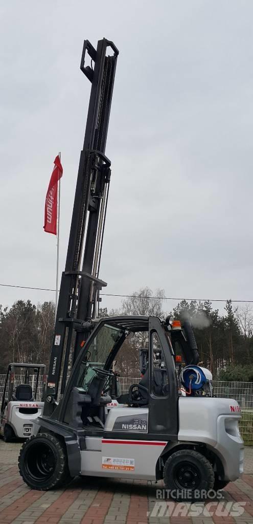 Nissan UG1D2A30LQ Gasstapler