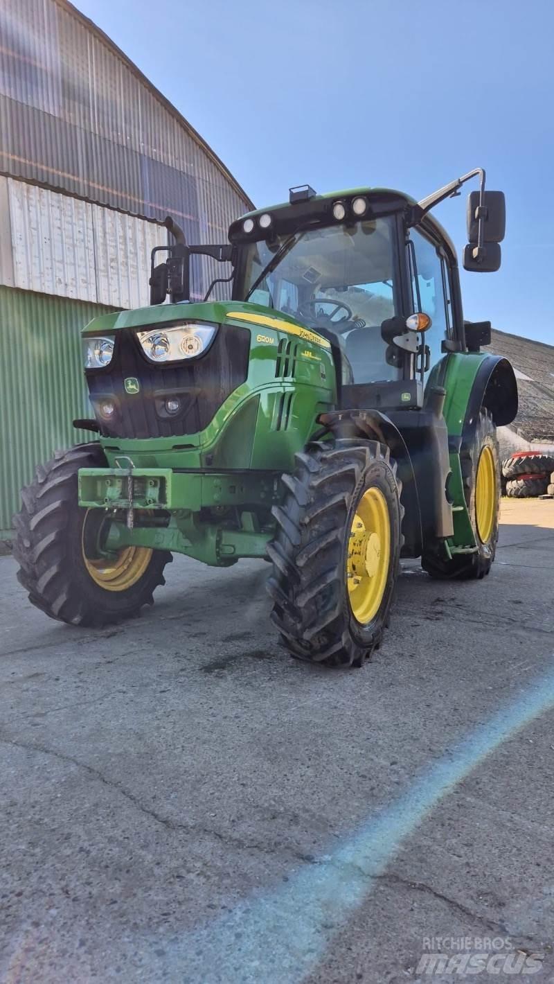 John Deere 6120 M Traktoren