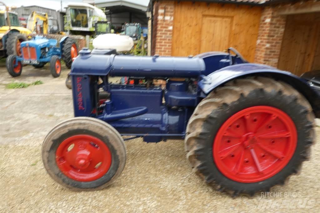  standard fordson Traktoren