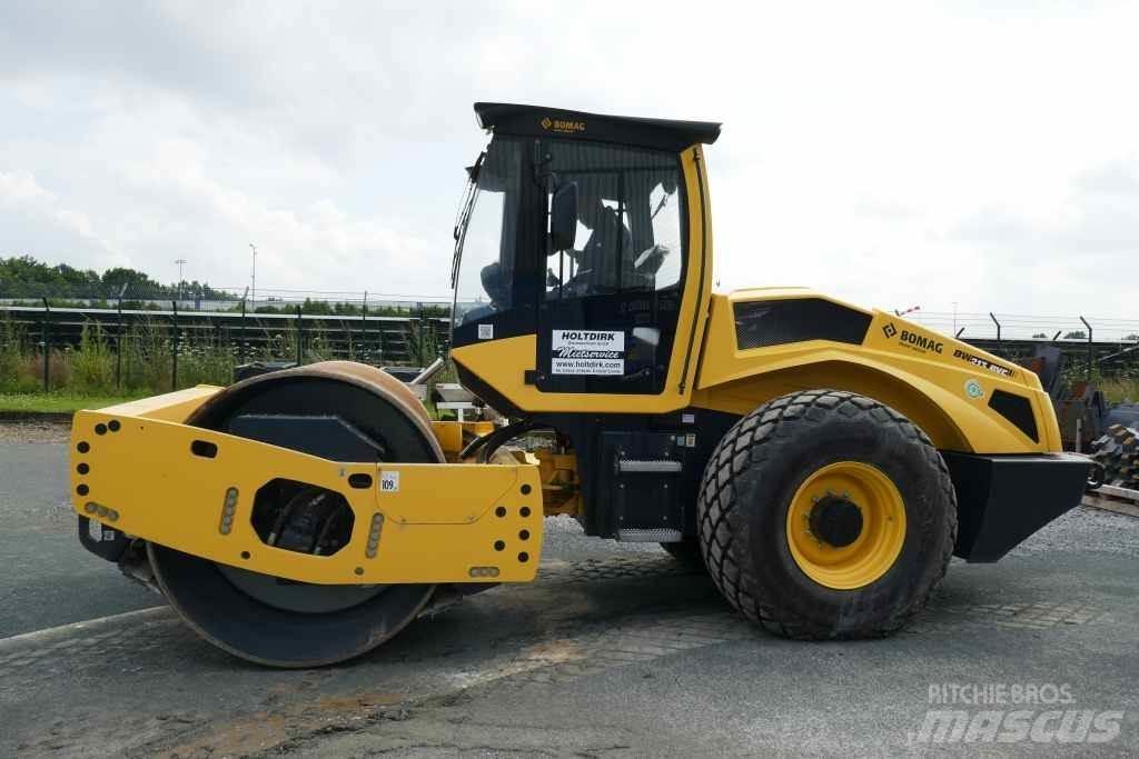 Bomag BW 213 BVC-5 Erdbauwalzen