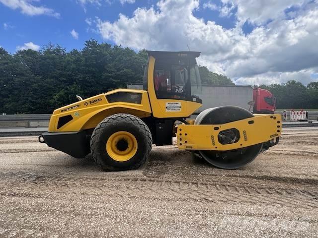 Bomag BW 213 BVC-5 Erdbauwalzen