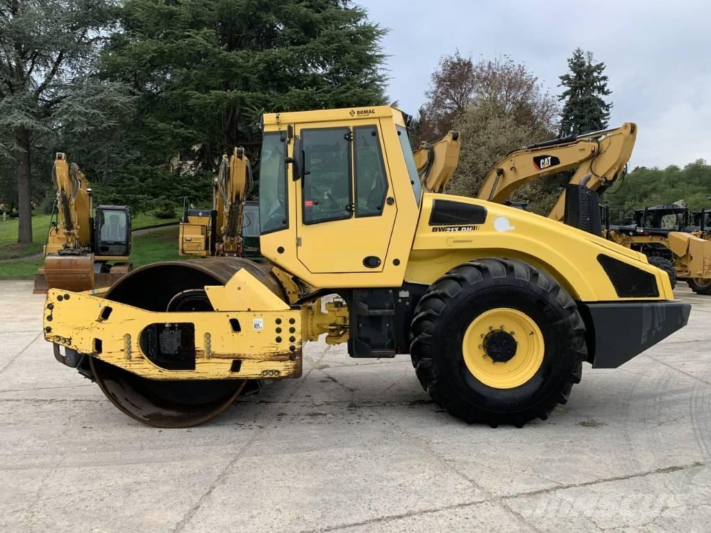 Bomag BW 213 D H-4 i Erdbauwalzen