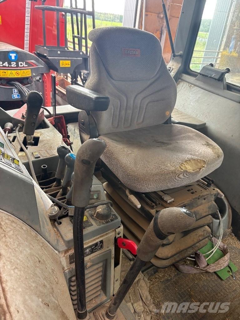 Valtra 8350 Traktoren