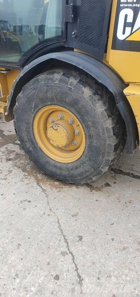 CAT 906M Radlader