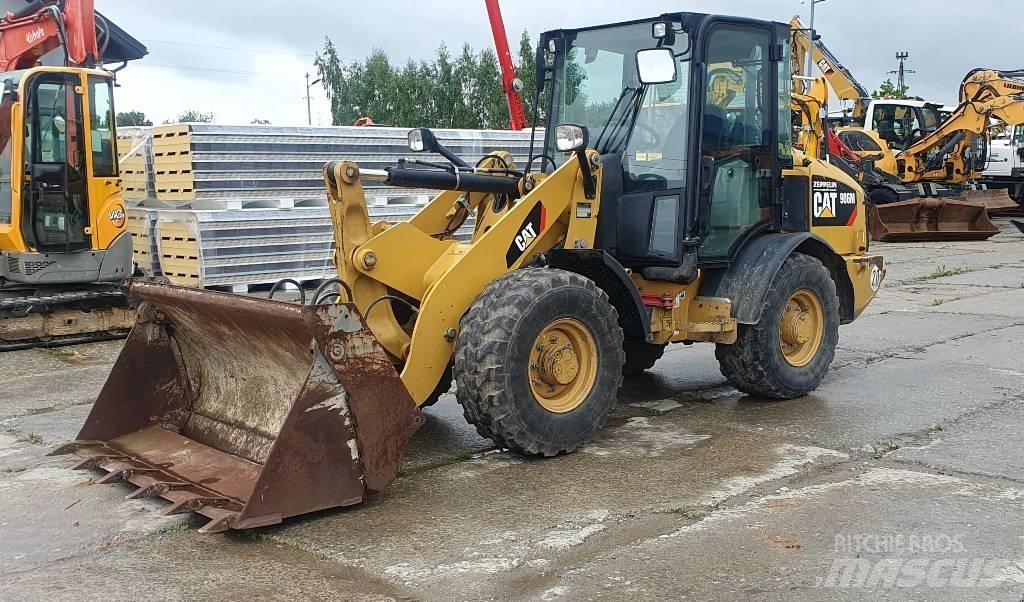 CAT 906M Radlader