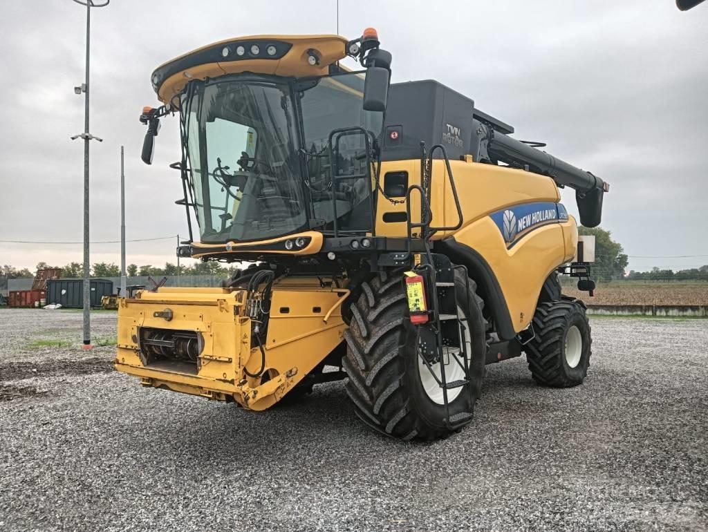 New Holland CR 7.90 Mähdrescher
