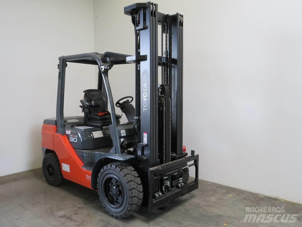 Toyota 8 FD F 30 Dieselstapler