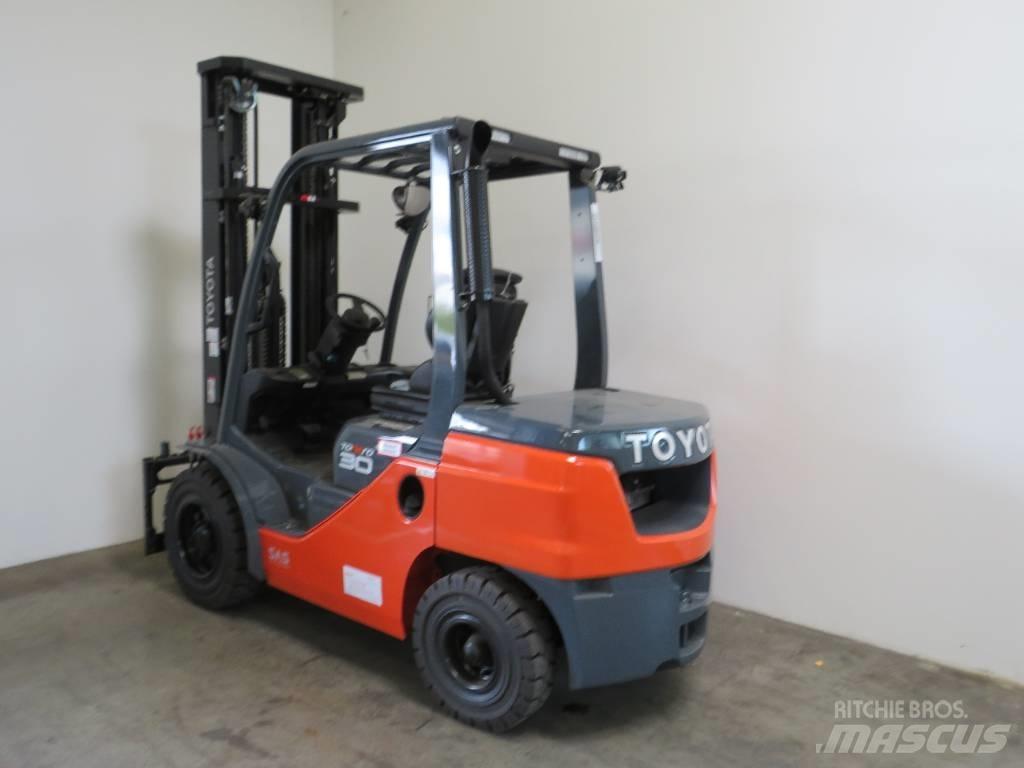 Toyota 8 FD F 30 Dieselstapler