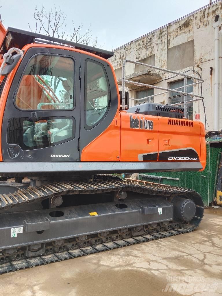Doosan DX300 Raupenbagger