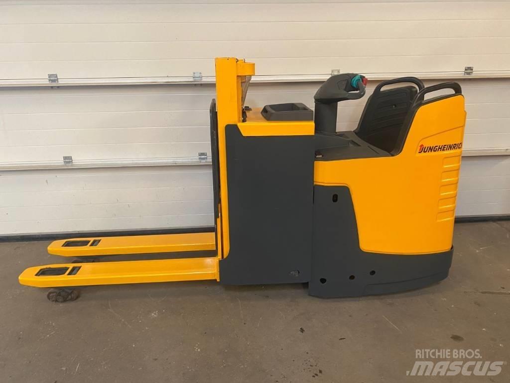 Jungheinrich ERD 220 Selbstfahrstapler
